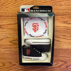 Sf Giants bib & pre-walkers set - new in box (unopened)